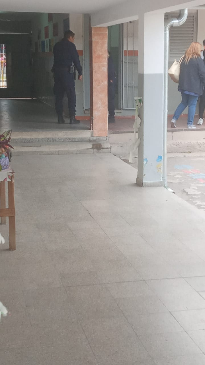 ROBOS A LA ESCUELA Y DESPUÉS OPERATIVOS DE CONTROLES – FÉ DE ERRATAS: ¡Mocazo! – ALGO MÁS