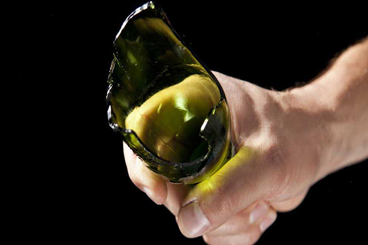 PELEA CALLEJERA, CORTADO CON UNA BOTELLA – RECUPERAN EL «KIOSCO NOLY» – TORNEO DE NEWCOM